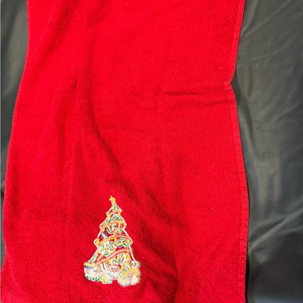Vibrant Holiday Hand Towels with Christmas Tree Design